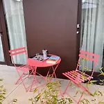 T2 Au Rdc Avec Terrasse A 50 M De La Et Du Centre