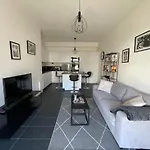 Apartmán T2 Au Rdc Avec Terrasse A 50 M De La Et Du Centre
