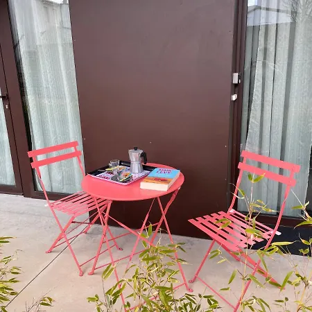 T2 Moderne Rdc Terrasse à 50 M Centre à Pied