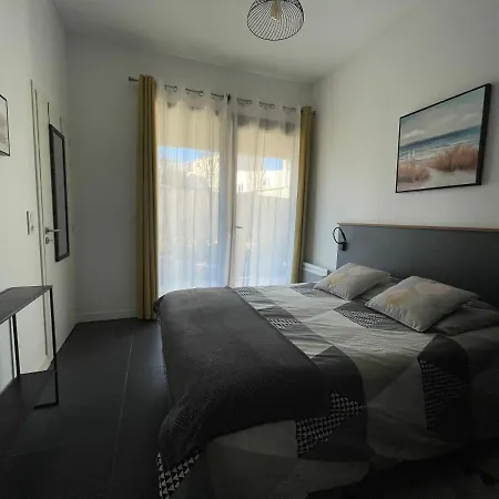 T2 Au Rdc Avec Terrasse A 50 M De La Et Du Centre Апартаменты