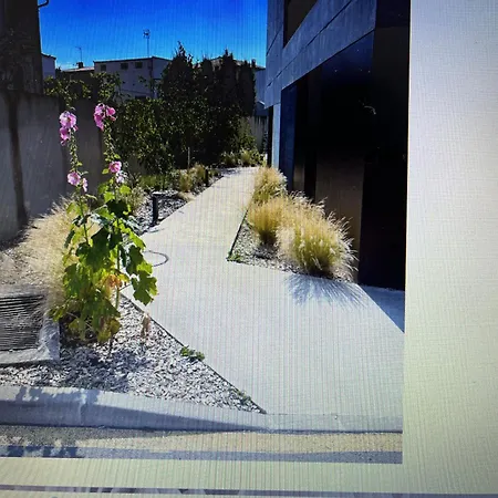 T2 Au Rdc Avec Terrasse A 50 M De La Et Du Centre